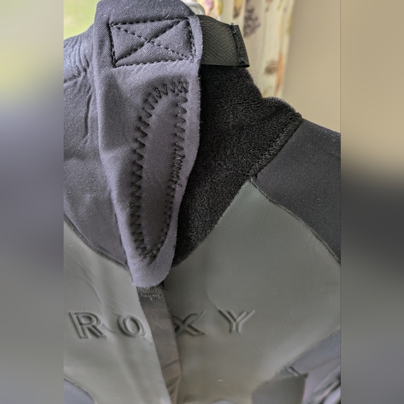 Roxy Syncro 4/3 mm Size 6 Black Wetsuit with Teal Details - Picture 6 of 9